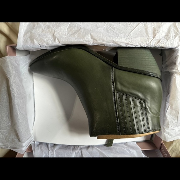 A-SPUR ANKLE BOOT IN OLIVE - Picture 4 of 7